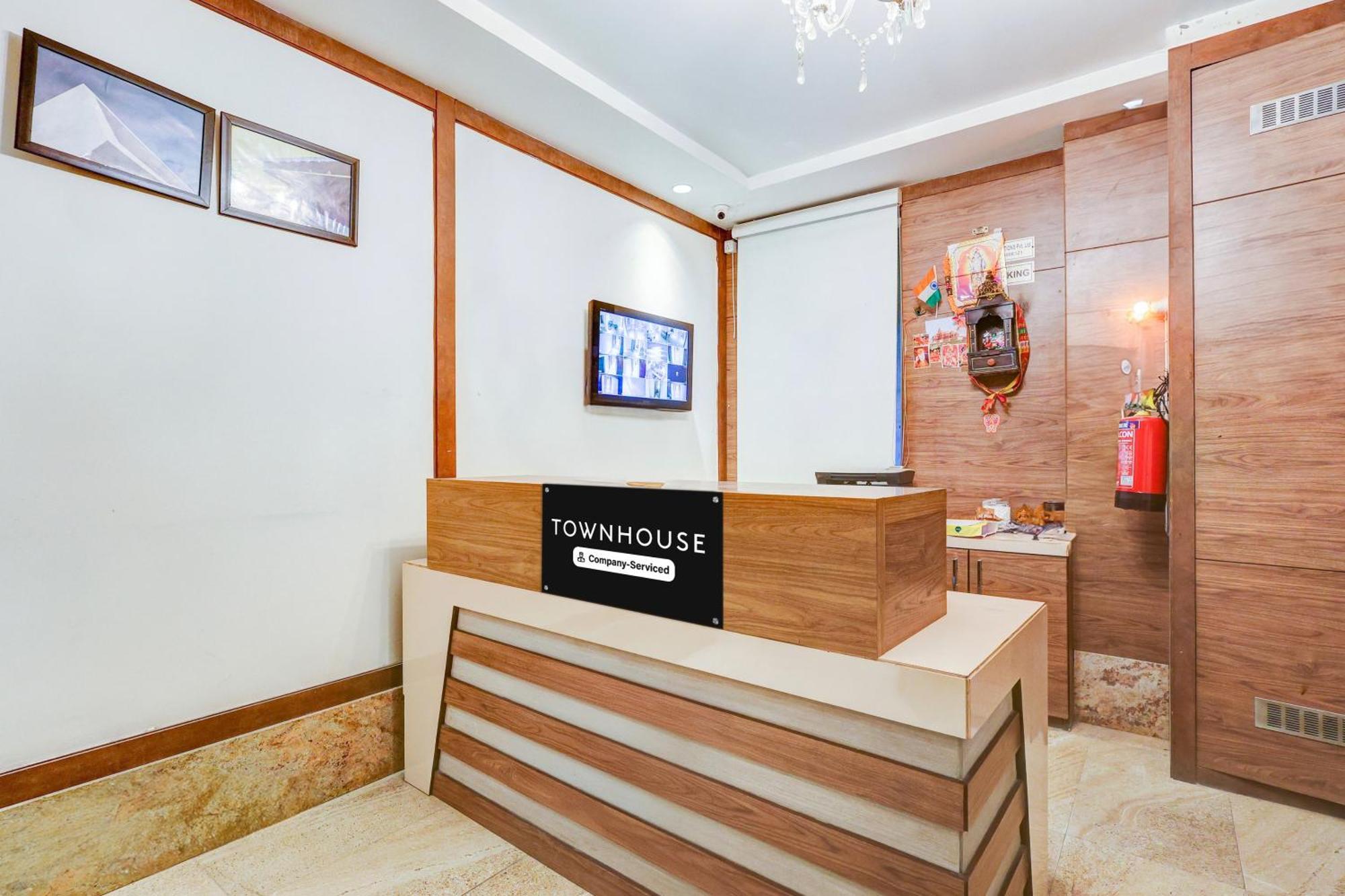Super Townhouse Chhatarpur Near Metro Park 新德里 外观 照片