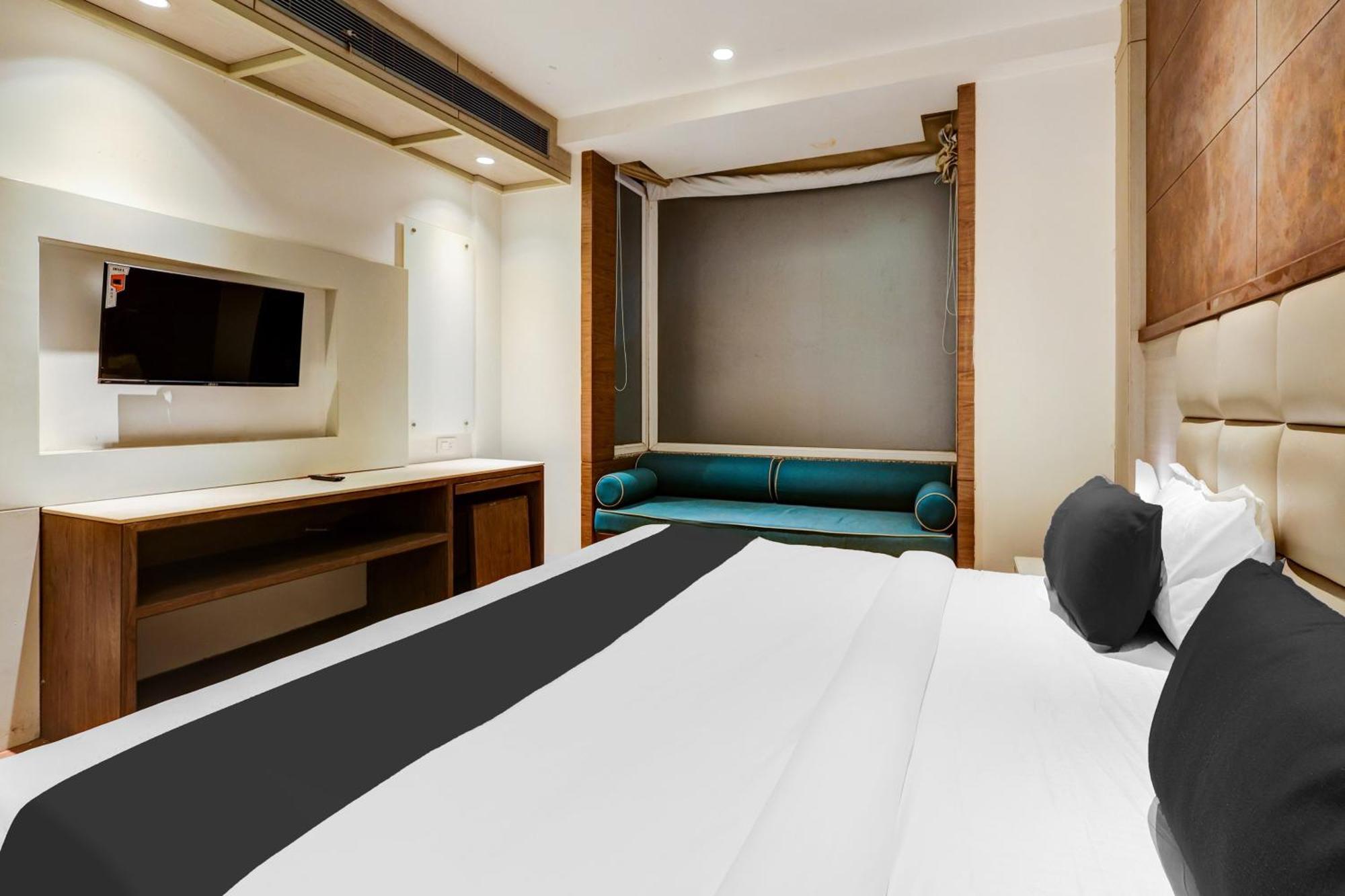 Super Townhouse Chhatarpur Near Metro Park 新德里 外观 照片