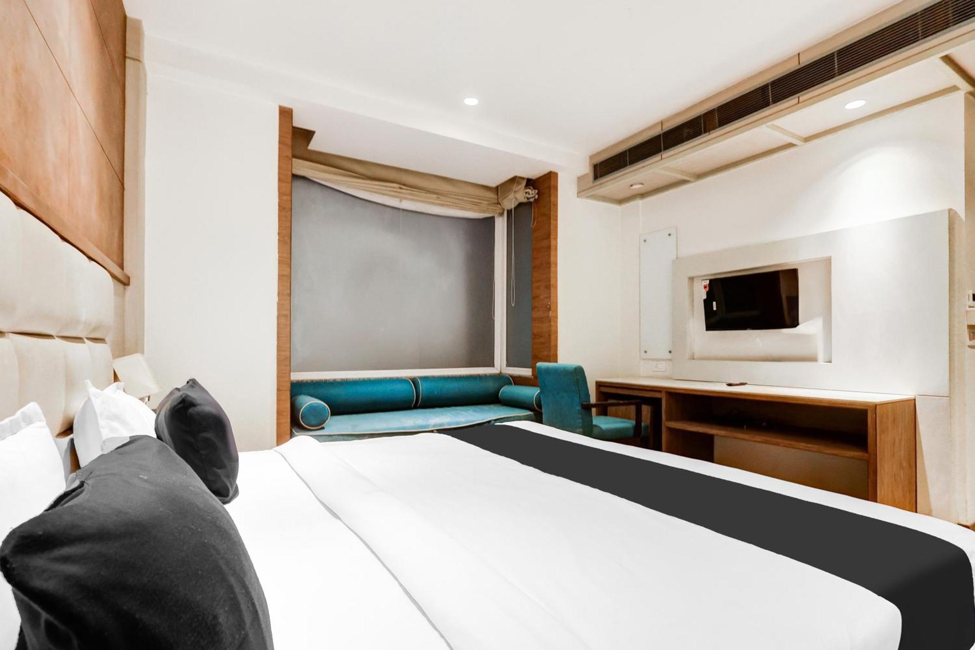 Super Townhouse Chhatarpur Near Metro Park 新德里 外观 照片
